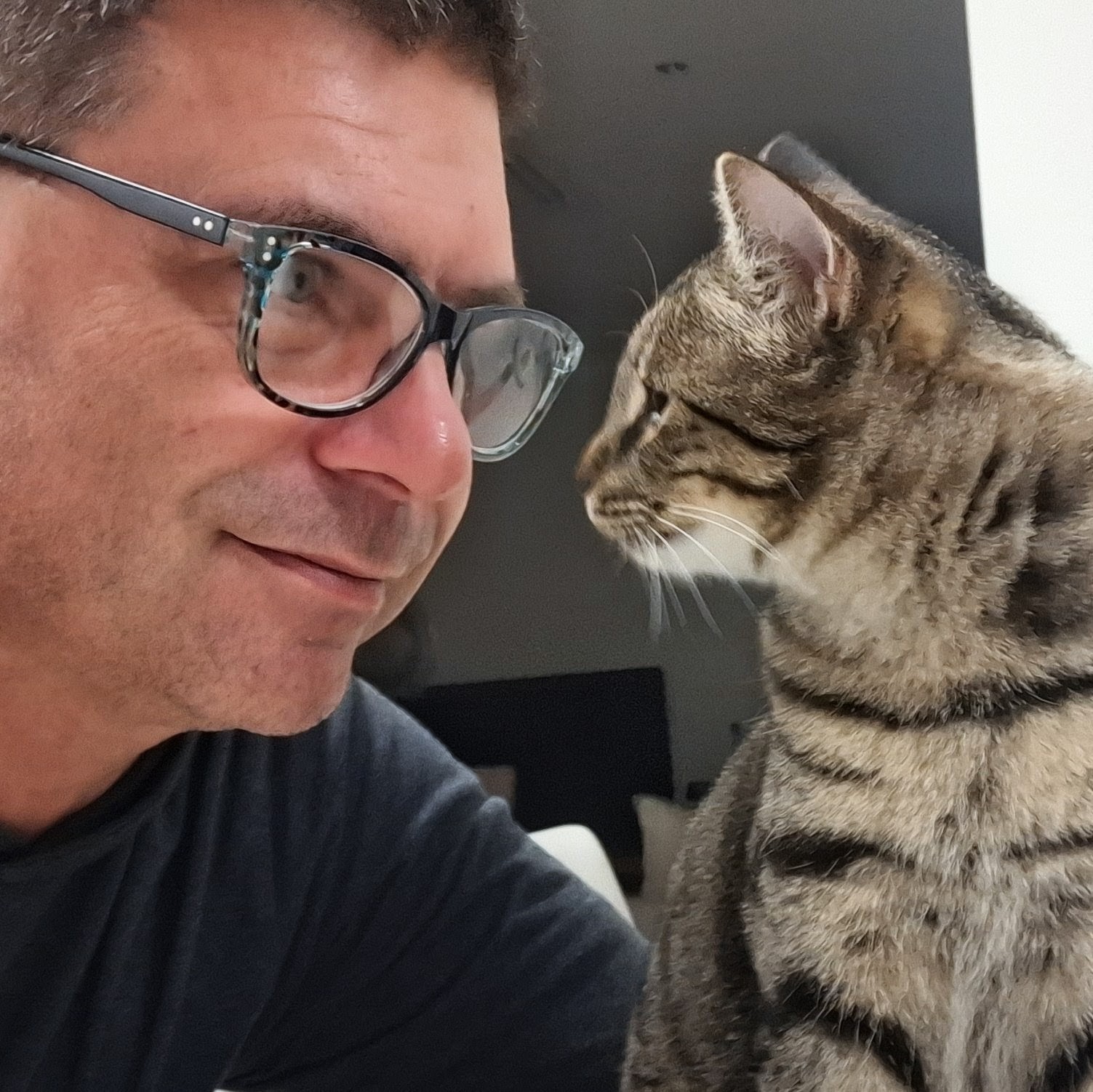 Justin de Klerk face to face with his cat Peanut